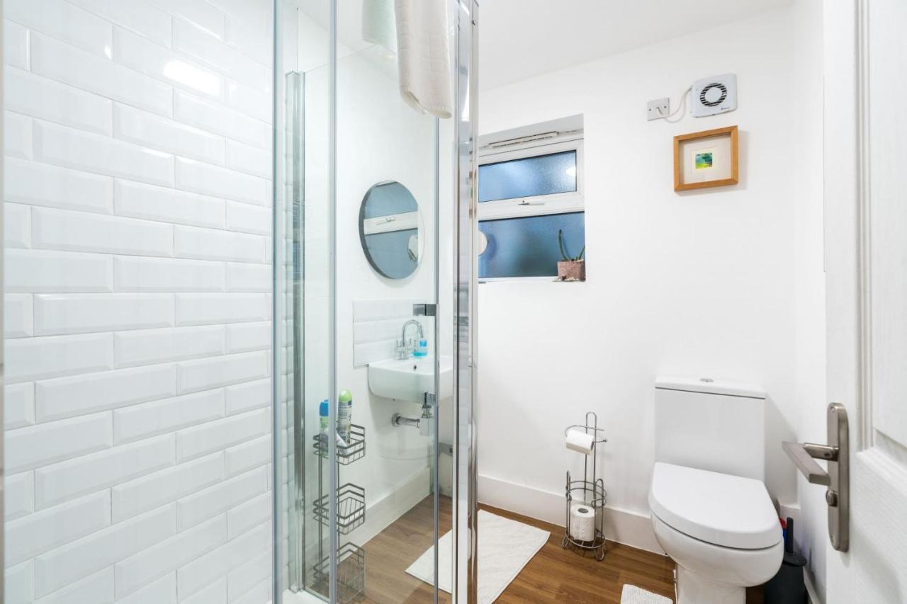 New Stylish 1 Bedroom Flat With Garden Лондон Экстерьер фото